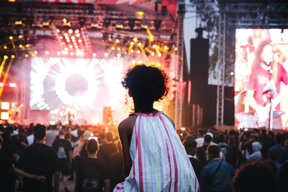 Travelling To A Festival And Staying Connected With Friends: Small Steps That Stick